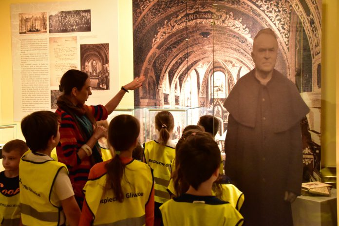 Ksiądz dr Johannes Chrząszcz zajęcia edukacyjne Doktor o Niewymawialnym Nazwisku 1