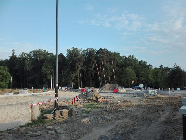Trwa budowa ronda. Zmiana organizacji ruchu