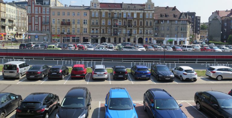 Powiększa się strefa płatnego parkowania. Będzie też usprawnienie dla kierowców