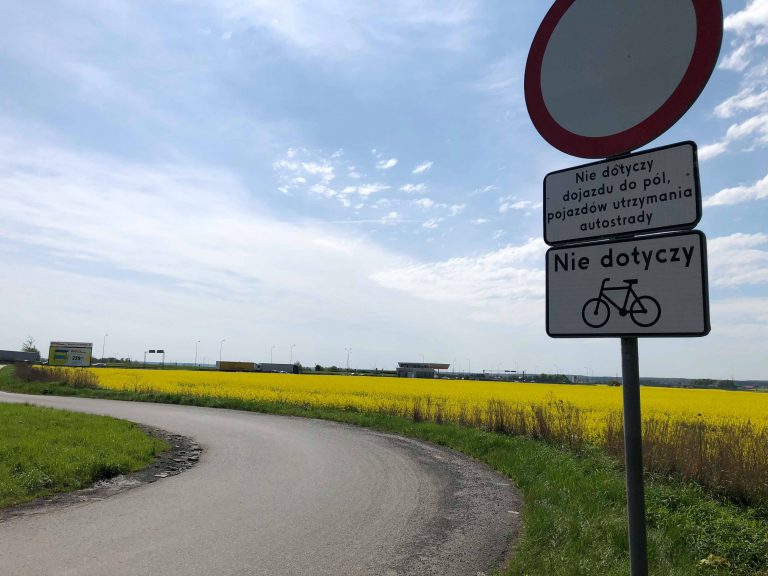 Mieszkańcy chcieliby wjeżdżać na drogę serwisową. GDDKiA odpowiada