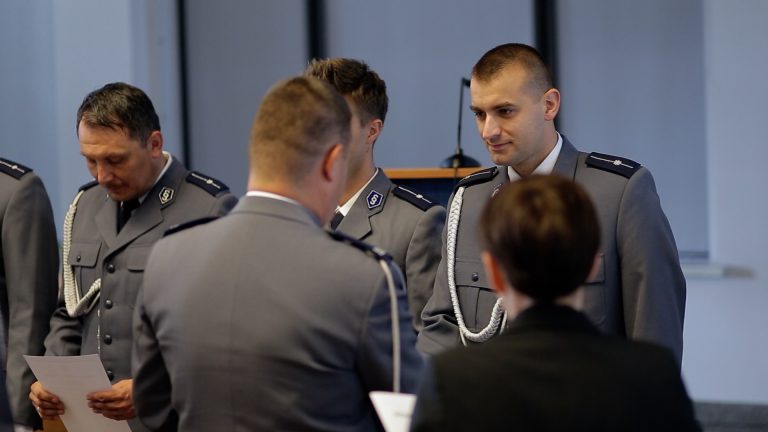 Gliwiccy policjanci świętowali. Wręczono awanse (wideo)