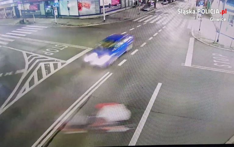 Rowerzysta pędził pod prąd. Na skrzyżowaniu potrącił go samochód