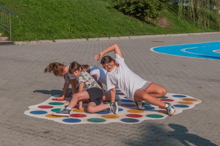 Na os. Sikornik powstała strefa gier. Dzieci są zachwycone