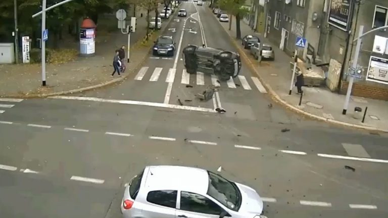 Dachowanie na skrzyżowaniu w Gliwicach. O krok od tragedii