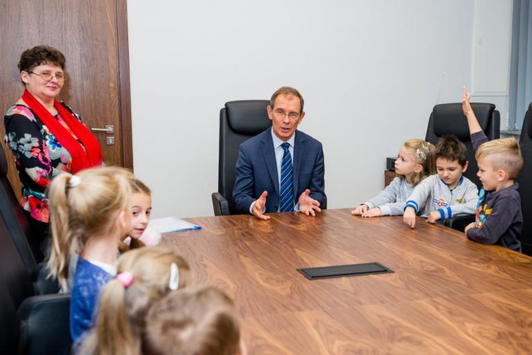 Przedszkolaki pytają, samorządowcy odpowiadają