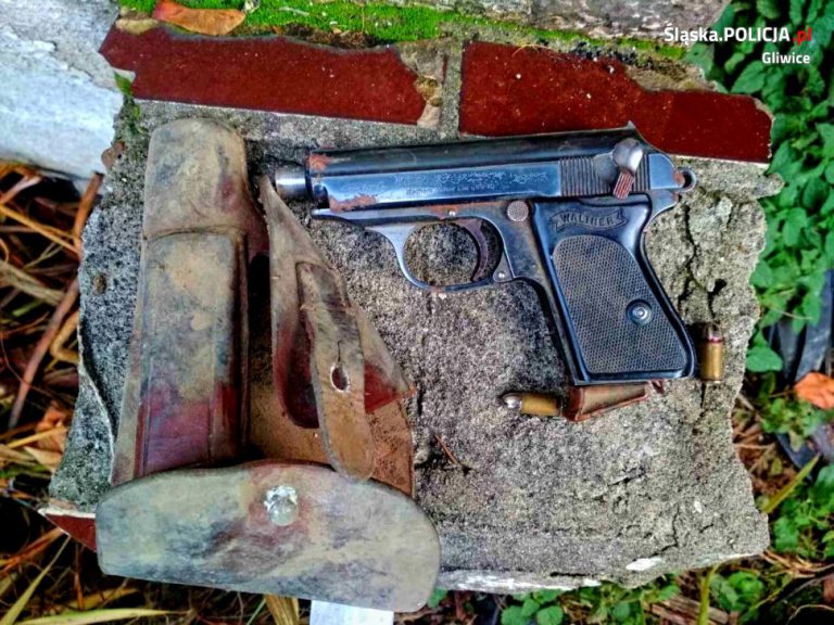 Podczas remontu domu znalazł pistolet z amunicją