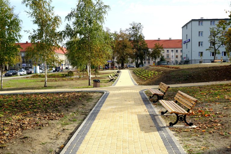 Nowy skwer w Łabędach. Jest pięknie!