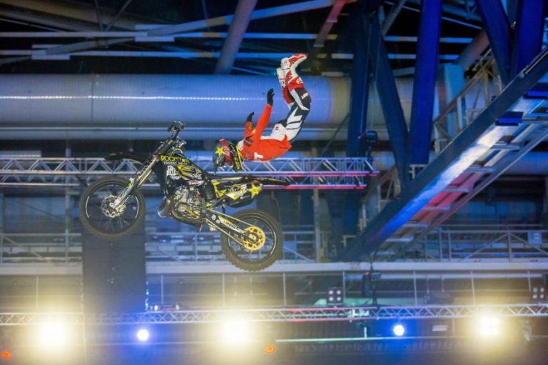 Akrobacje na motocyklach i quadach w Arenie Gliwice