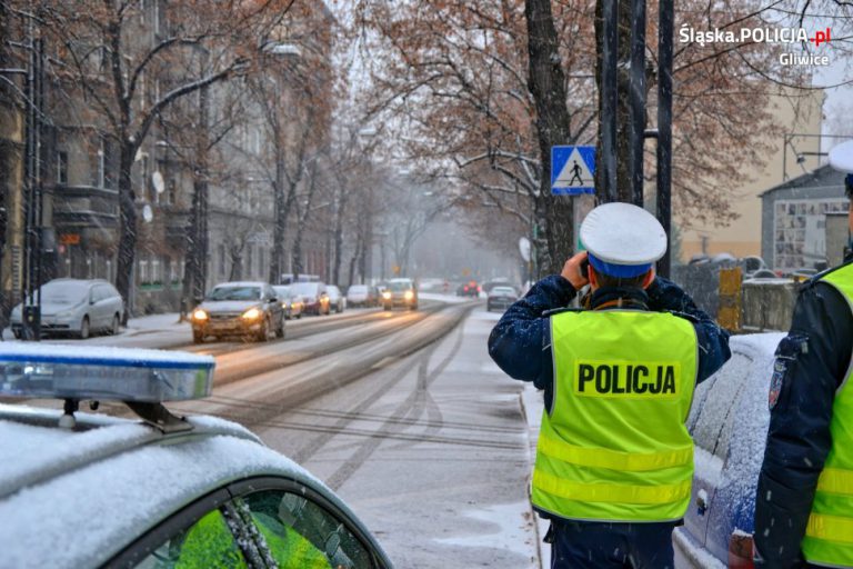 Policja wypatruje kierowców, którzy używają telefonów
