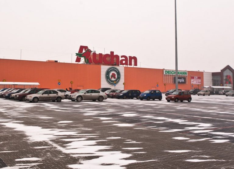 Ewakuacja Auchan w Gliwicach. Informacja o ładunku wybuchowym