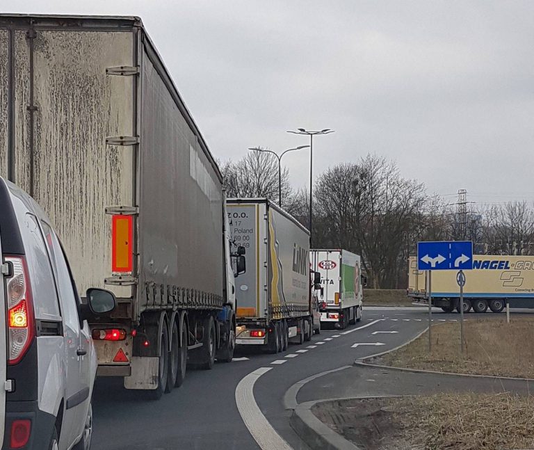 Korki na zjeździe z DK88 na DTŚ i Portową. ZDM nadal analizuje