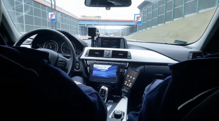 Policyjne BMW z Gliwic nagrywa piratów drogowych