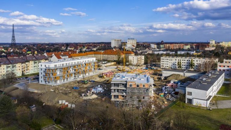 Trwa budowa osiedla 50+ w Gliwicach. Wkrótce wprowadzą się pierwsi mieszkańcy