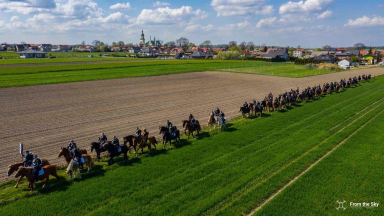 Tradycyjna procesja konna przeszła przez Ostropę