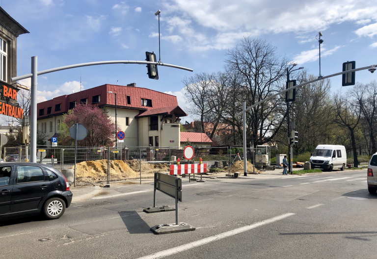 Prace potrwają dłużej. Utrudnienia na skrzyżowaniu