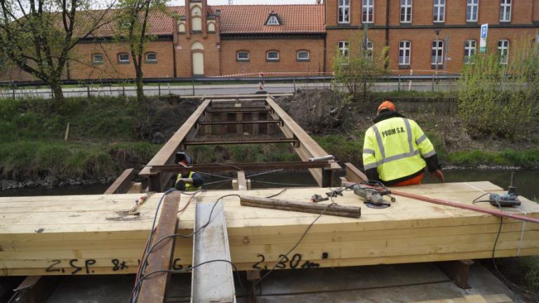 Powstaje kładka nad Kłodnicą. Ułatwienie dla pieszych