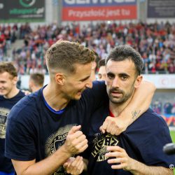 8C387EE8 41F6 491B 83C2 BDBC8EC24202