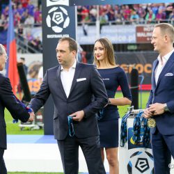 EFAF3EC2 87C7 48D5 B9BE ECFAE52DE33B