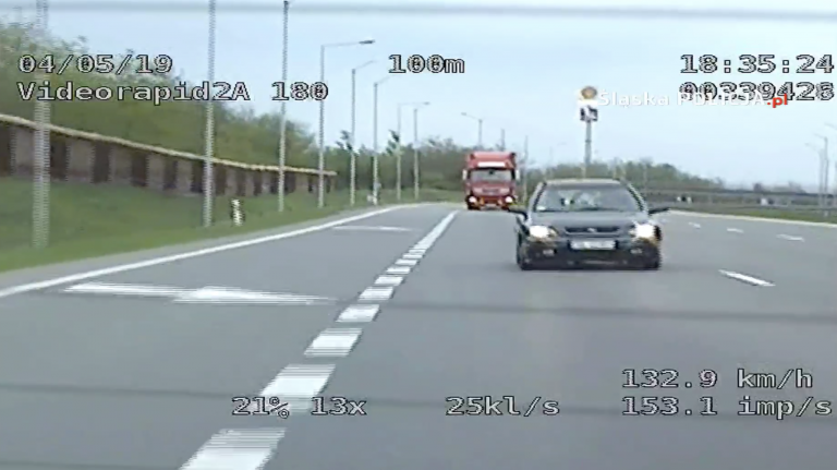 Policjanci w nieoznakowanym BMW eskortowali rodzącą kobietę
