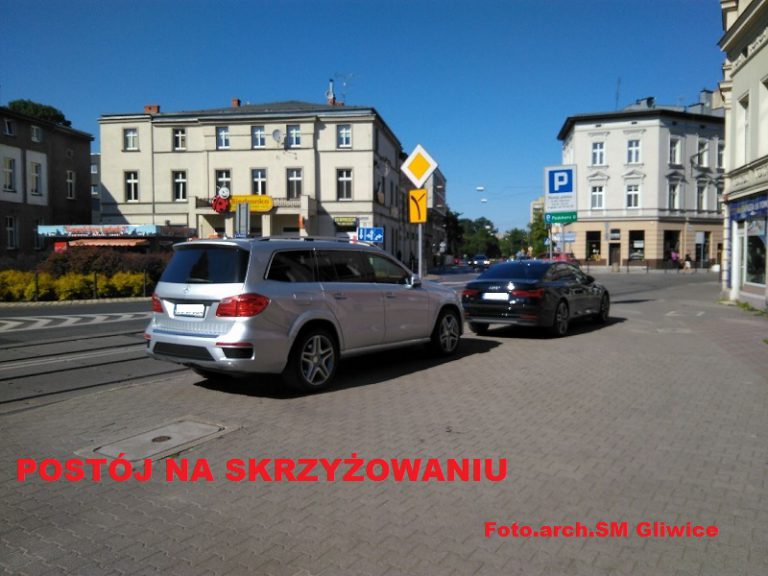 „Mistrzowie parkowania” znowu w akcji. Zobacz zdjęcia z gliwickich ulic