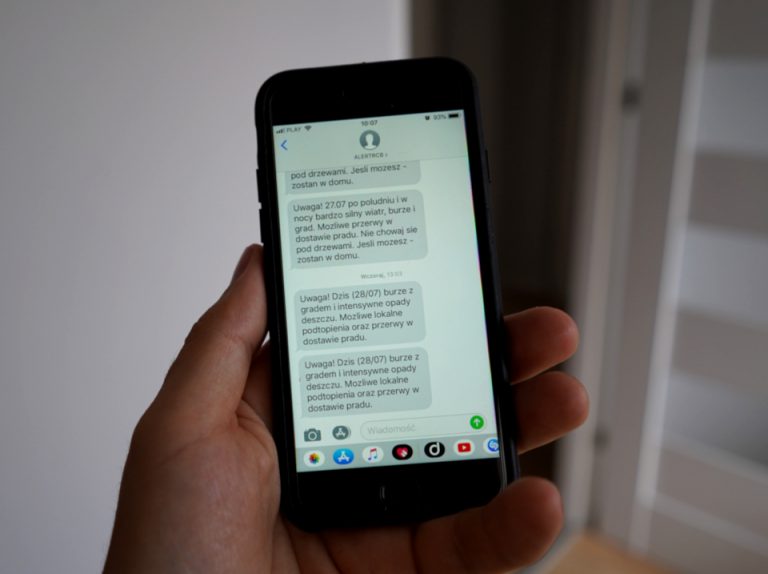 Alerty RCB – kto wysyła SMS-y z ostrzeżeniami?