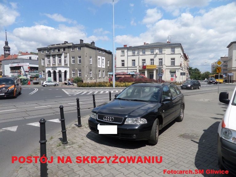 „Mistrzowie parkowania w akcji”. Straż miejska publikuje zdjęcia