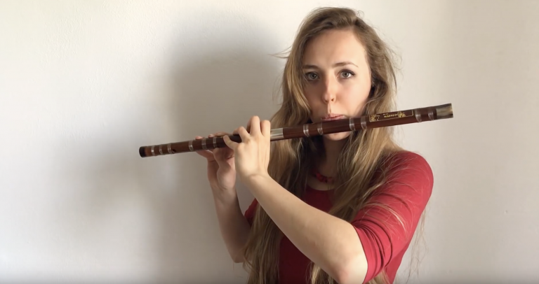 Natalia z Gliwic zagrała Elvisa Presleya na 71 instrumentach