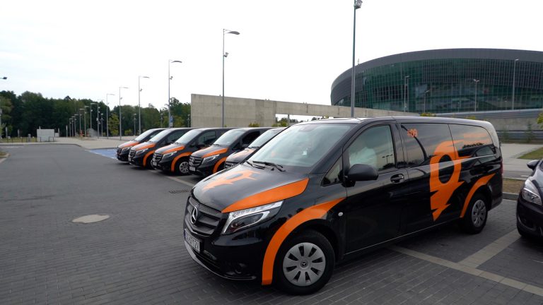 Czarno-pomarańczowe busy wożą po Gliwicach. Najwygodniejszy środek transportu (wideo)