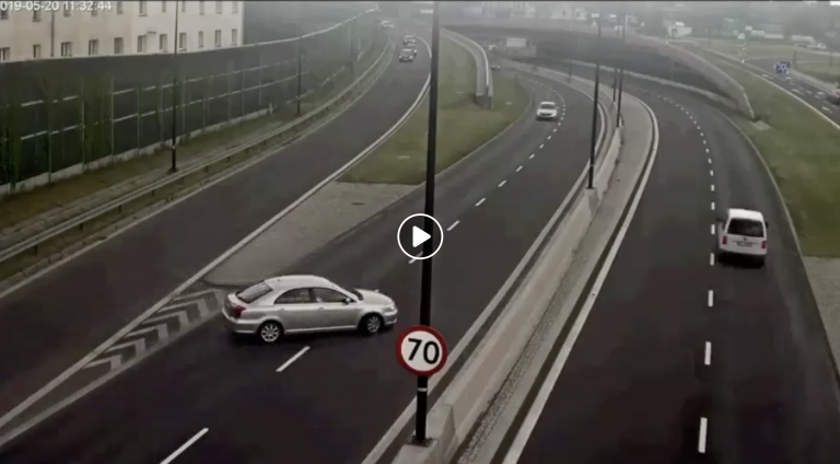 Czołówka na DTŚ? Tak, to możliwe. Zobacz film z monitoringu
