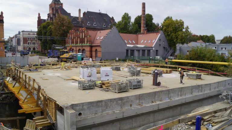 Budowa mostu w ciągu ul. Wrocławskiej weszła w kolejną fazę