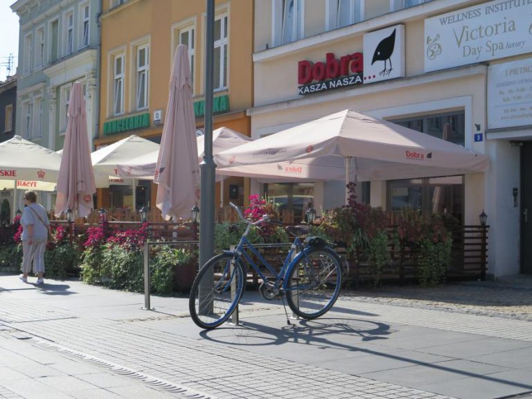 Nowa stacja naprawy rowerów oraz nowe stojaki
