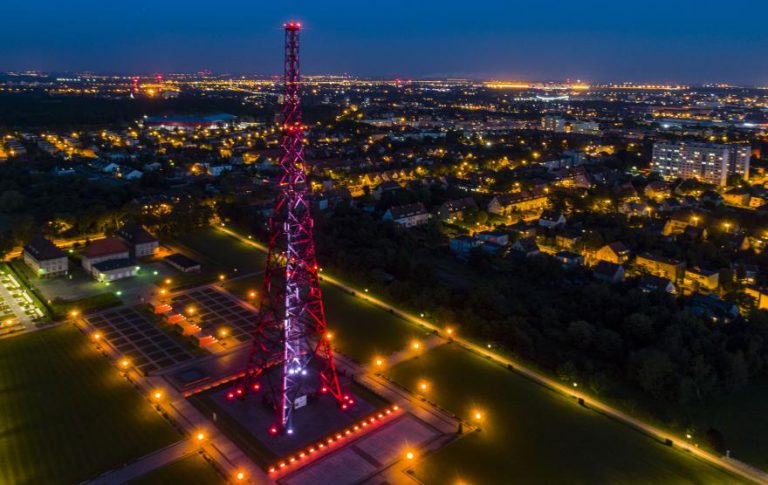 Radiostacja i Palmiarnia świecą na różowo. Dlaczego?