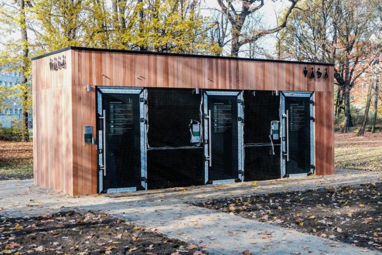 Powstała toaleta w parku Chrobrego
