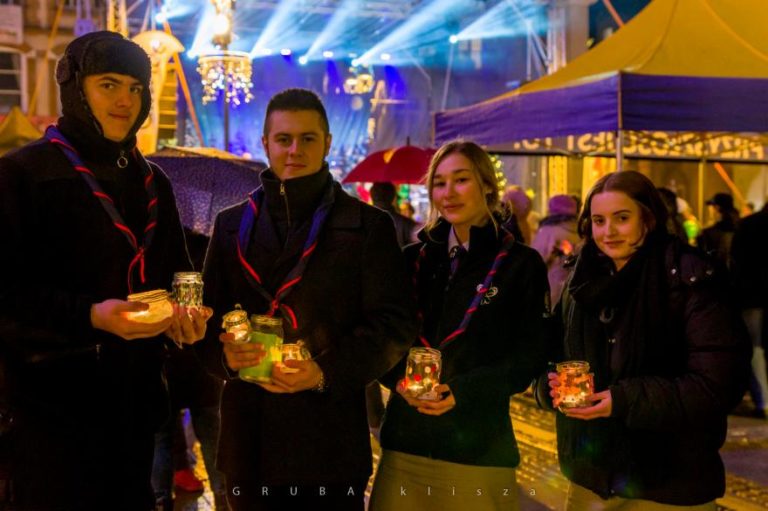 Harcerze przekażą na gliwickim Rynku Betlejemskie Światło Pokoju