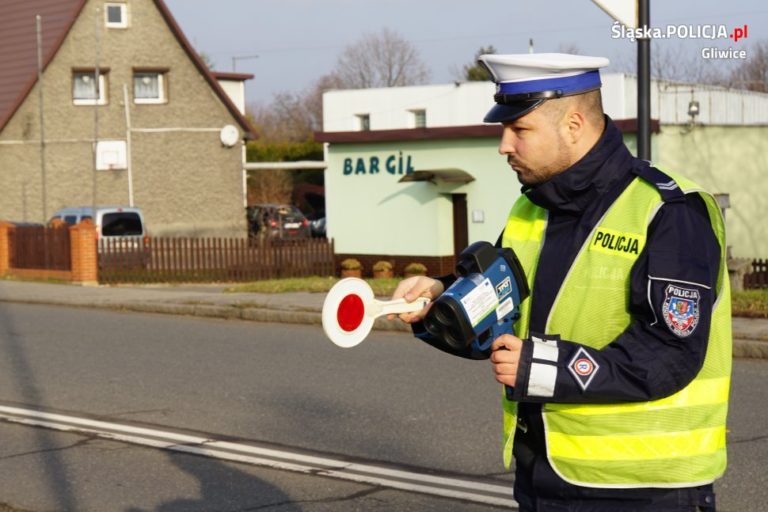 Mikołajki bez mandatów. Policjanci wręczali prezenty wzorowym kierowcom