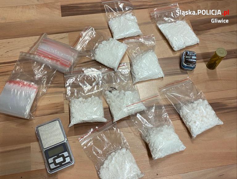 Diler zatrzymany. W piwnicy trzymał kilogram narkotyków