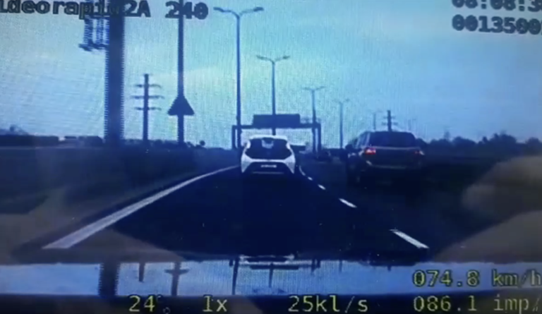 Jechał lewym pasem. Dostał mandat (wideo)