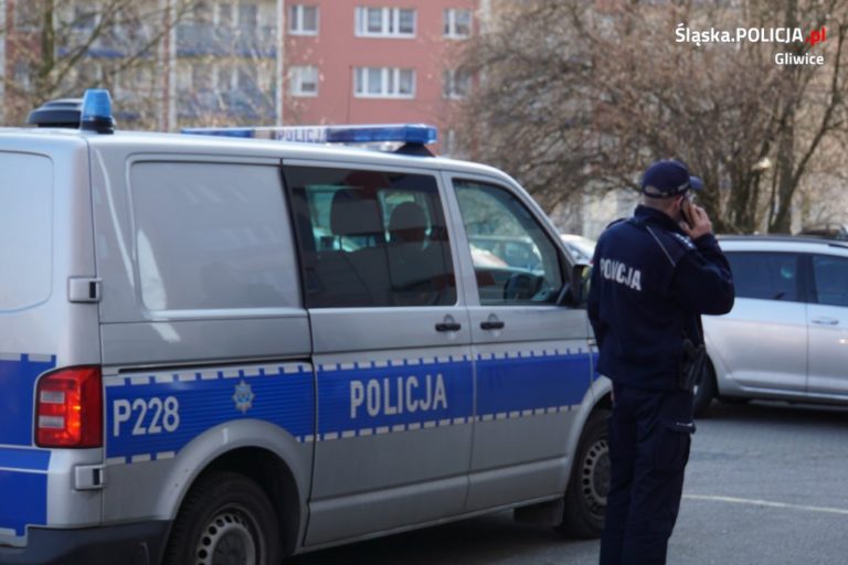 Policja kontroluje osoby przebywające na kwarantannie. Co grozi za wyjście z domu?