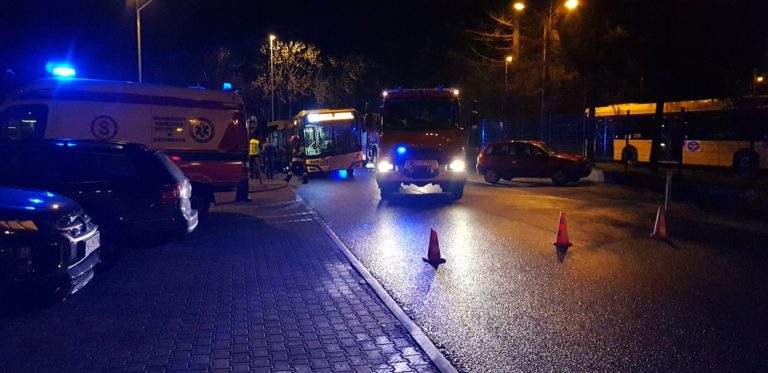 Kobieta zginęła pod kołami autobusu. Tragedia przy zajezdni PKM
