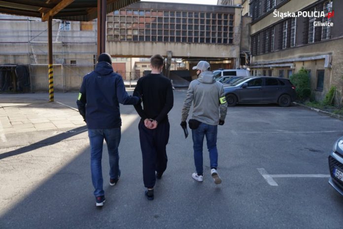 6D40479A 23F5 40B7 A737 120580F86890 6D40479A 23F5 40B7 A737 120580F86890