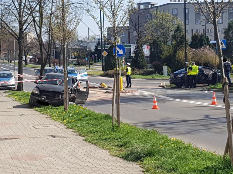 Wypadek na ul. Dąbrowskiego. 19-latka wymusiła pierwszeństwo