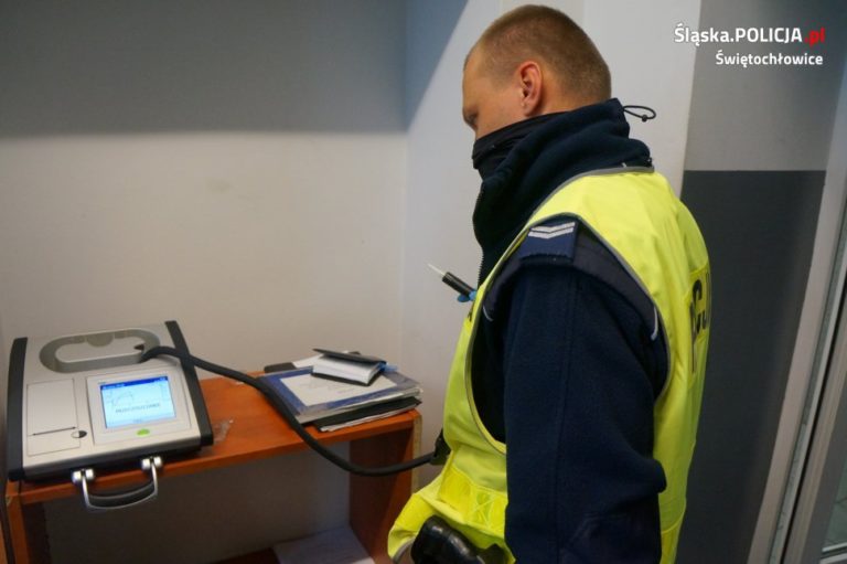 Policjant nie był na służbie, ale zatrzymał pijanego kierowcę