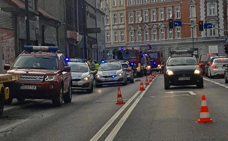 Rozpędzone audi wjechało w pieszego. Wypadek na ul. Pszczyńskiej