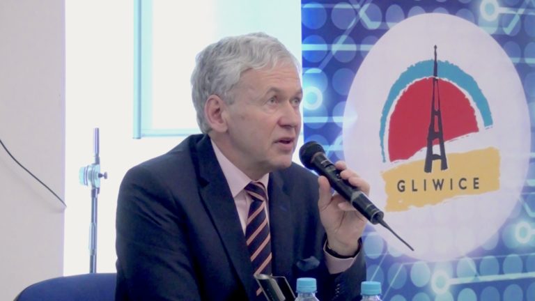 Był wiceprezydentem Gliwic i sekretarzem miasta. Przechodzi na emeryturę