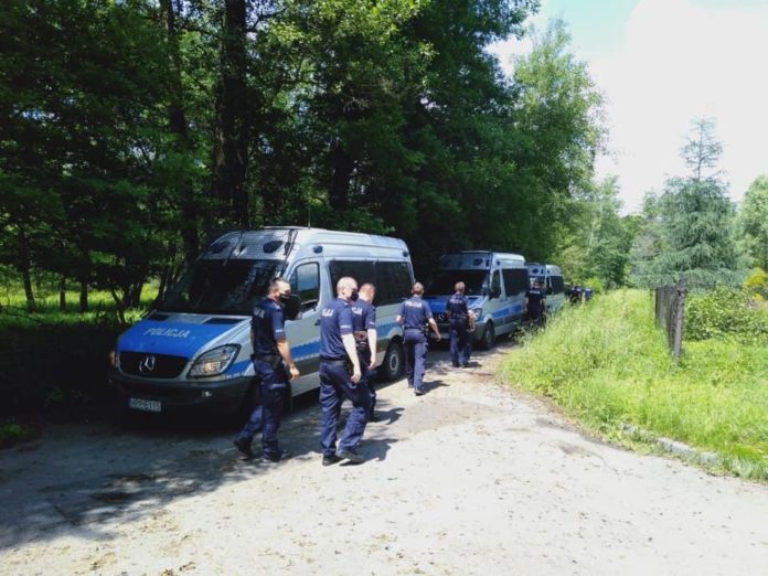 F6C8C663 DC20 4690 B0D3 E563F2C7C8FA F6C8C663 DC20 4690 B0D3 E563F2C7C8FA