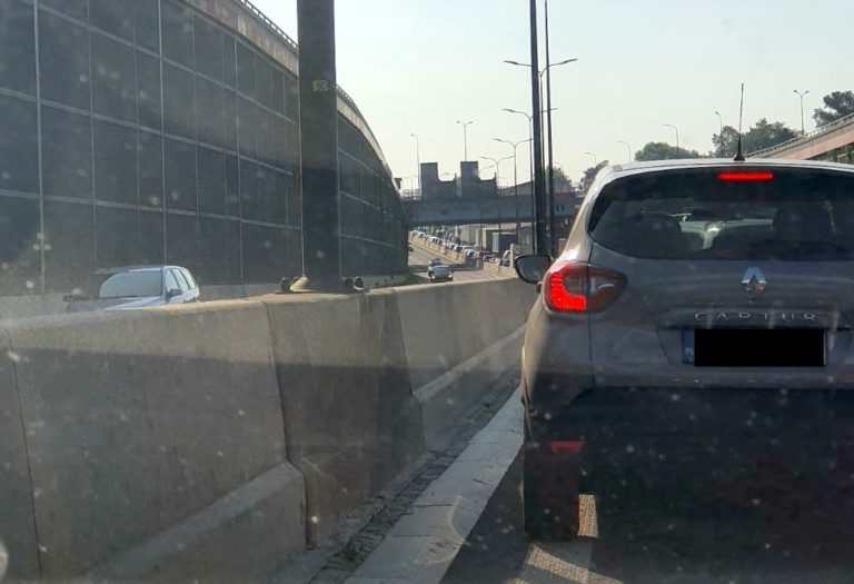 Wypadek na DTŚ w Gliwicach. Dwa auta dachowały