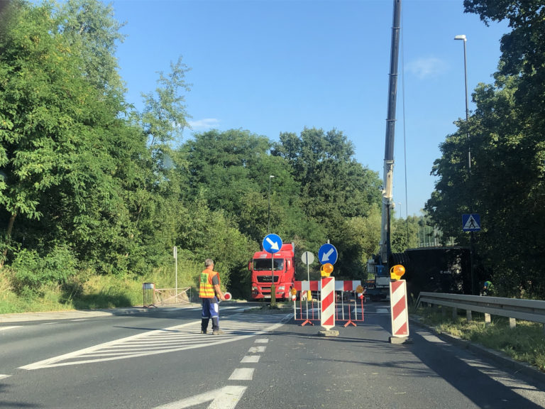 Ruch wahadłowy na Łabędzkiej. Kiedy koniec prac?