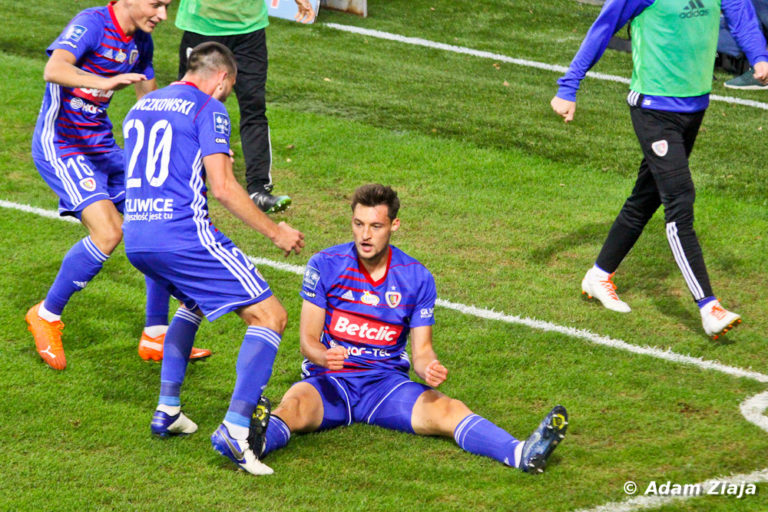 Piast gra dalej. W meczu eliminacji Ligi Europy padło 5 bramek (zdjęcia)