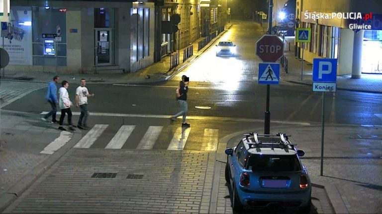 Czterech na jednego. Dusili i uderzyli „z byka”. Szuka ich policja