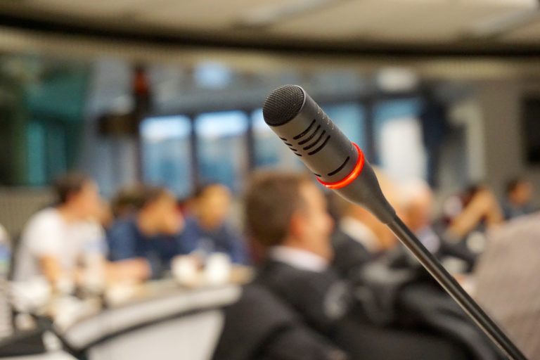 Jak wybrać salę konferencyjną?